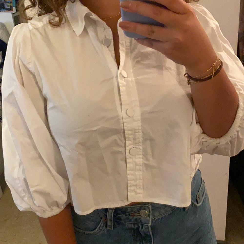 Cropped 3/4 sleeve button down white shirt.